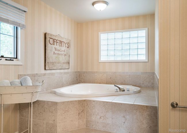 Tub | Image 18