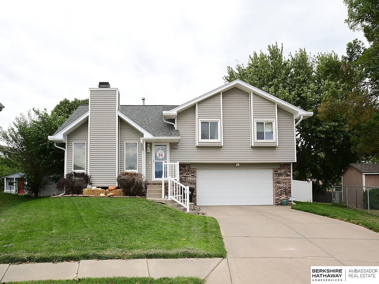 Ogden Cir, Omaha, NE 68164