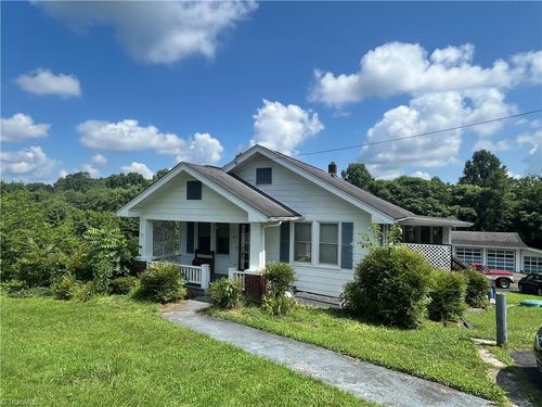 1513 Pittman St, Mount Airy, NC, 27030-9965 | Card Image