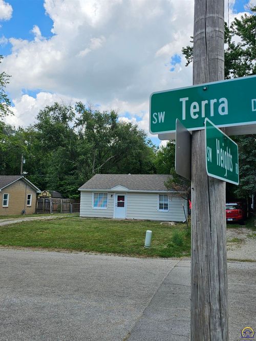 200 Sw Terra Dr, Topeka, KS, 66609-1127 | Card Image