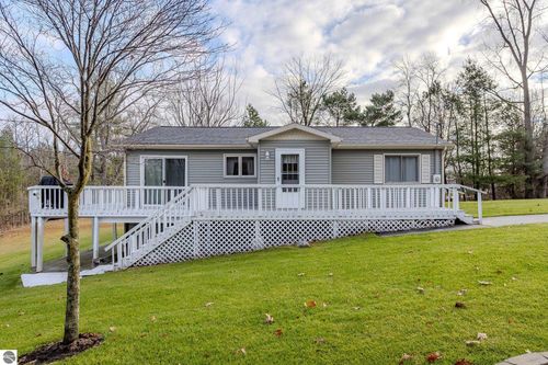 1009 Radov Dr, Gladwin, MI, 48624-8432 | Card Image