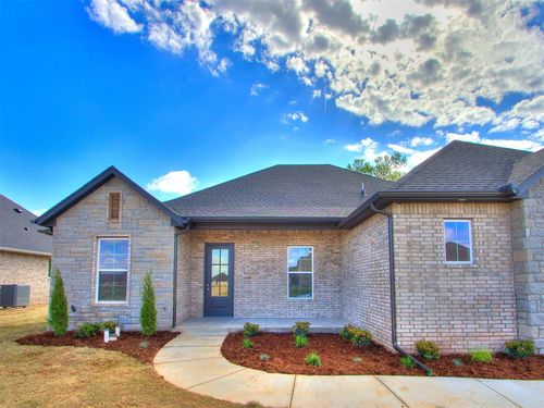 516 S Freedom Dr, Mustang, OK, 73064-5054 | Card Image