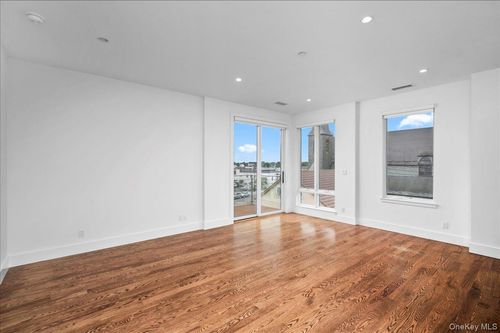 apt-301-422 E Boston Post Rd, Mamaroneck, NY, 10543-3785 | Card Image
