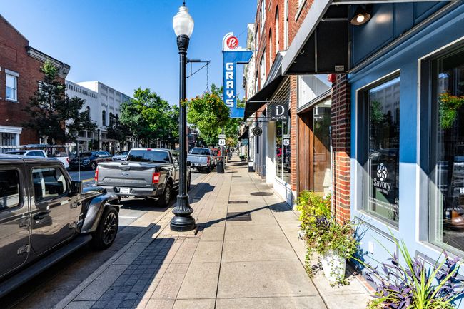 Many charming local boutiques and delicious restaurants are less than 10 minutes from home! | Image 30