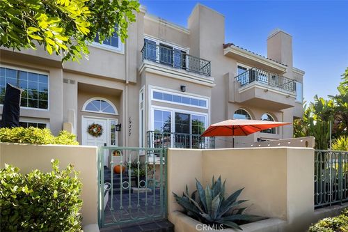 19277 Archfield Ln, Huntington Beach, CA, 92648-5511 | Card Image