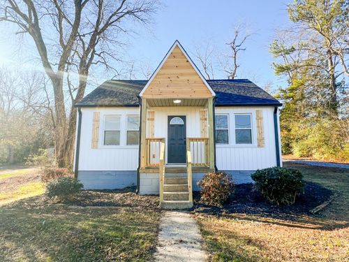 110 Valley View Dr, Altavista, VA, 24517-1122 | Card Image