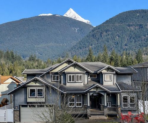 1031 Jay Cres, Squamish, BC, V8B0P2 | Card Image