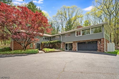 18 Green Rd, Sparta, NJ, 07871-2902 | Card Image