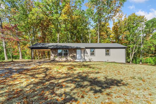 715 7th Ave Se, Hickory, NC, 28602-3937 | Card Image