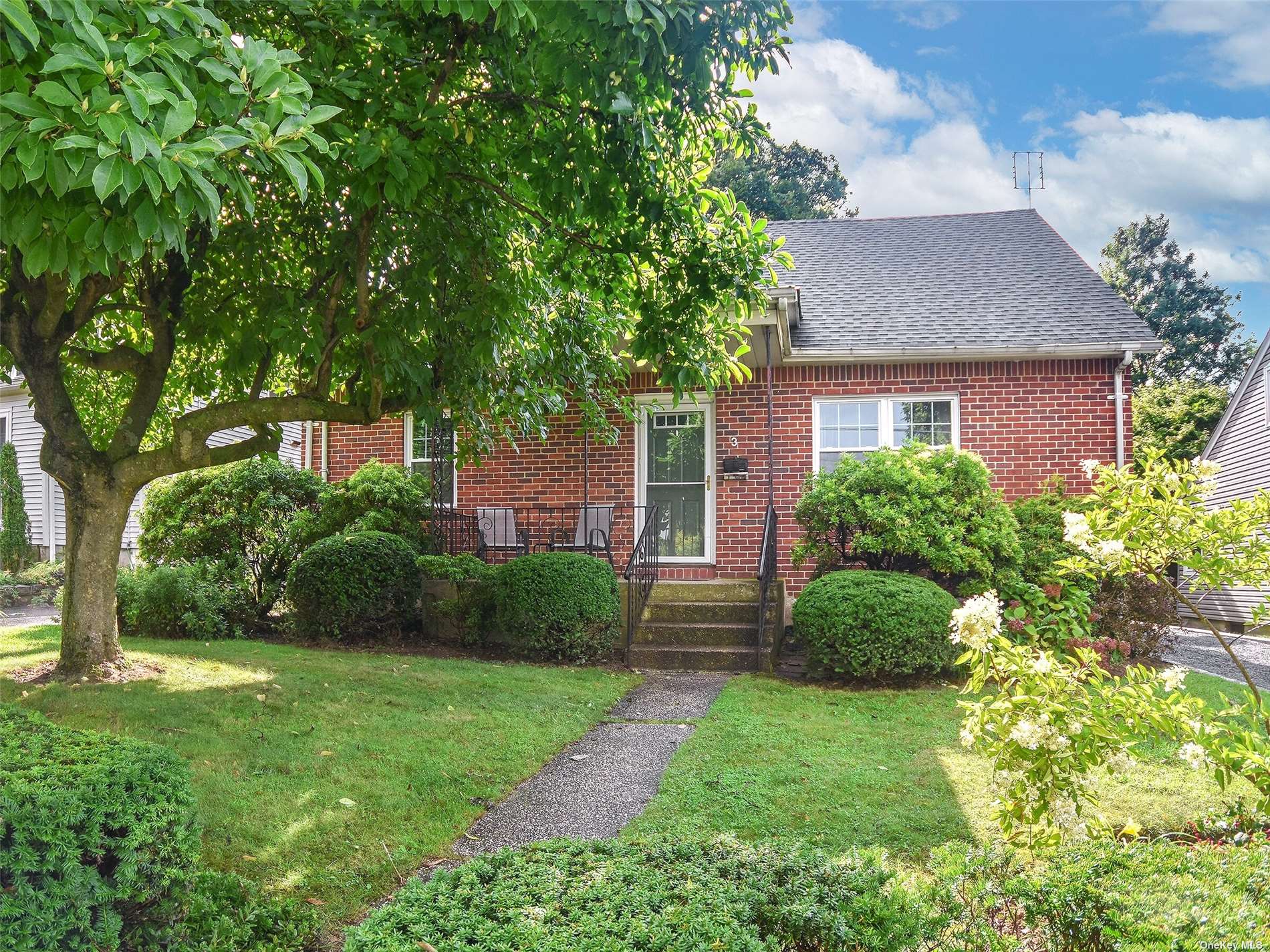 Raymond St, Glen Cove, NY 11542