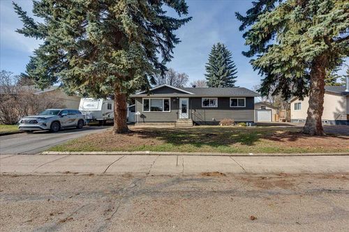 5616 55 Ave, Lacombe, AB, T4L1L9 | Card Image