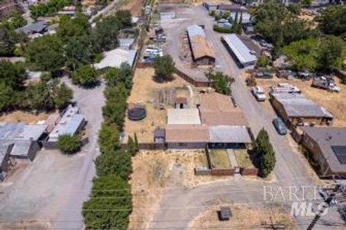 211 Shiloh Rd, Windsor, CA, 95492-9608 | Card Image