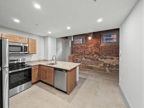 ll4-90 Grove St, Worcester, MA, 01605 | Card Image