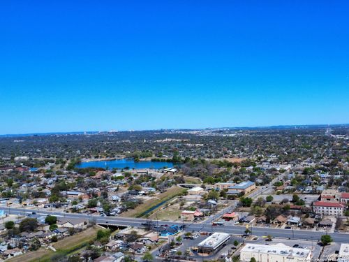 120 Henry St, San Antonio, TX, 78207-1147 | Card Image