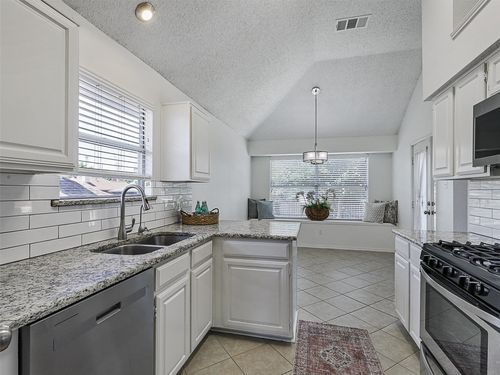 1113 Holly Dr, Carrollton, TX, 75010-1073 | Card Image