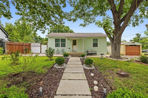 718 Kimbro St, Taylor, TX, 76574-2741 | Card Image