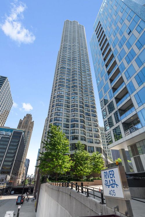 1710-405 N Wabash Ave, Chicago, IL, 60611-3521 | Card Image
