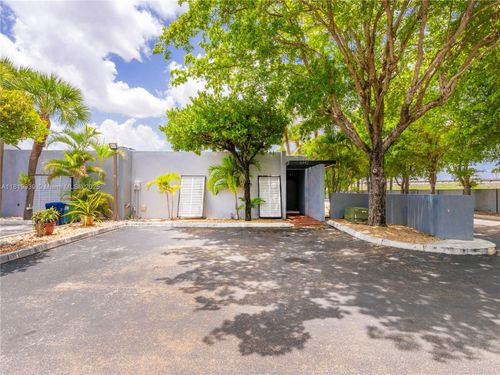 6442 Milk Wagon Ln, Miami Lakes, FL, 33014-6085 | Card Image