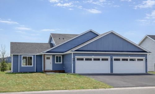 4658 9th St Ne, Saint Cloud, MN, 56304-9452 | Card Image