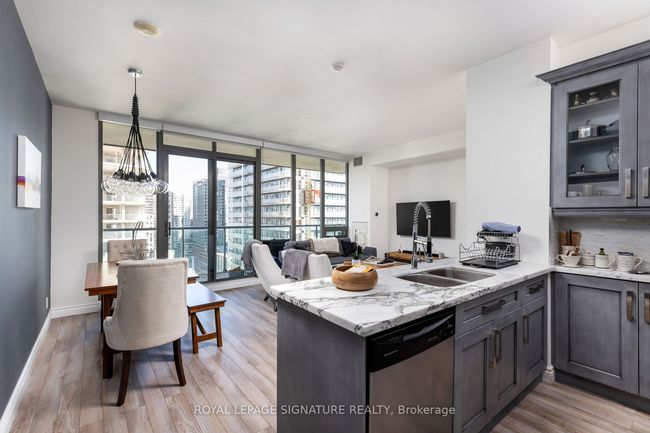 2006 - 33 Lombard St, Condo with 2 bedrooms, 2 bathrooms and 1 parking in Toronto ON | Image 8