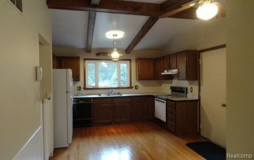 3211 Mccluskey, Pinckney, MI, 48169-9317 | Card Image