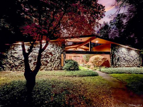 1 Druid Ct, Suffern, NY, 10901-3904 | Card Image