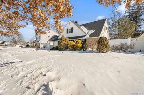 51 Shepherd Ln, Levittown, NY, 11756-4120 | Card Image