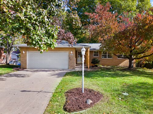 6616 Greenmont Rd, Peoria, IL, 61614-2410 | Card Image