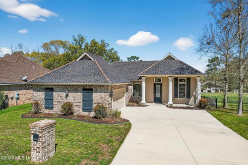 87116 Highpoint Dr, Diamondhead, MS, 39525-3880 | Card Image