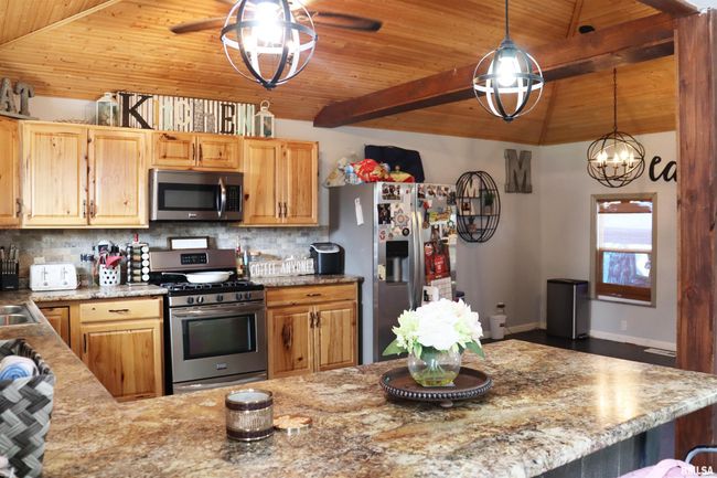 558 E Prospect St, House other with 3 bedrooms, 3 bathrooms and null parking in Farmington IL | Image 7