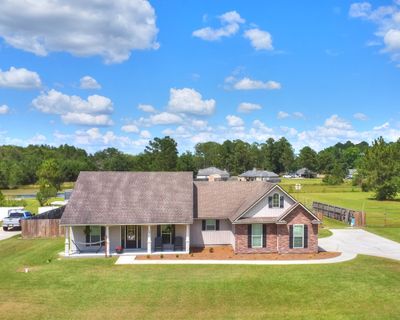 104 Mill Pond Pl, House other with 3 bedrooms, 2 bathrooms and 2 parking in Lakeland GA | Image 2