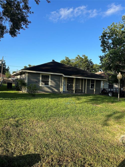 2007 N Avenue H, Freeport, TX, 77541-3465 | Card Image