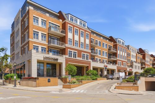 207-120 N Northwest Hwy, Park Ridge, IL, 60068-3367 | Card Image