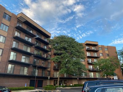 315 - 7601 N Lincoln Avenue, Condo with 2 bedrooms, 2 bathrooms and 2 parking in Skokie IL | Image 1