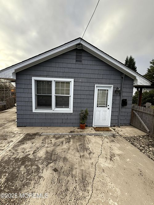 9 Main St, Manasquan, NJ, 08736-2932 | Card Image