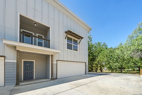 b-934 Country Club Dr, Seguin, TX, 78155-7171 | Card Image