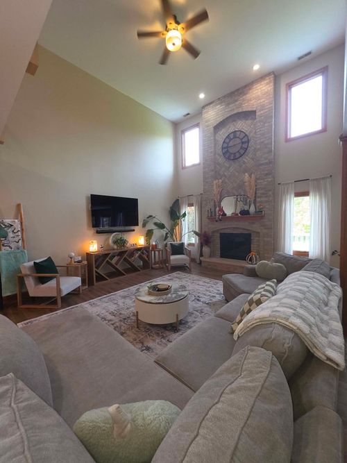 8N055 Secretariat Ct, St. Charles, IL, 60175-6864 | Card Image