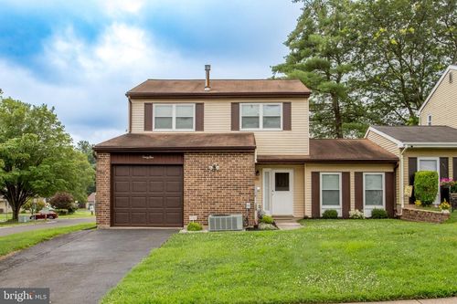 35 Princess Ln, NEWTOWN, PA, 18940-2303 | Card Image