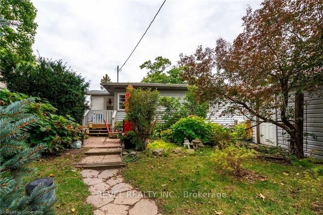 24 Lake Rd, House other with 2 bedrooms, 1 bathrooms and 2 parking in Selkirk ON | Image 4