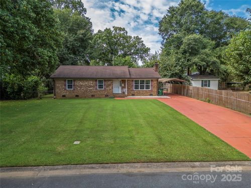4112 Woodgreen Ter, Charlotte, NC, 28205-4666 | Card Image