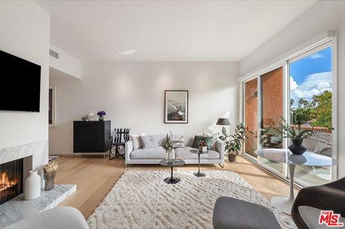 5-958 18th Ave, Venice, CA, 90291-4112 | Card Image