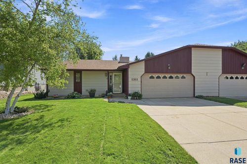 1311 E 54th St Street, Sioux Falls, SD, 57103 | Card Image