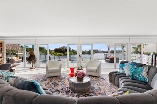 6830 Winged Foot Dr, Hialeah, FL, 33015-2348 | Card Image