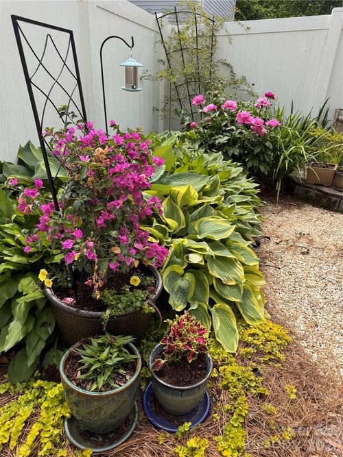 2216 Vision Dr, Charlotte, NC, 28203-4675 | Card Image