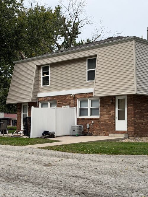 1503 Hovey Ave, Normal, IL, 61761-3340 | Card Image