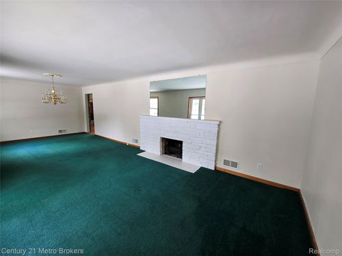 635 Sunset Dr, Imlay City, MI, 48444-8911 | Card Image