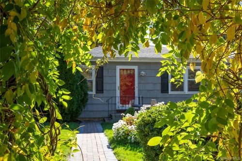 36 Cocks Ln, Locust Valley, NY, 11560-2313 | Card Image