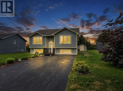 25 - 27 Bishop's Rd, House with 3 bedrooms, 1 bathrooms and null parking in Bay Roberts NL | Card Image