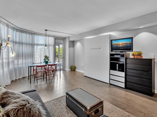 208-3375 N Country Club Dr, Aventura, FL, 33180-1670 | Card Image