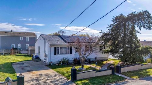 321 Embert St, Fall River, MA, 02721 | Card Image